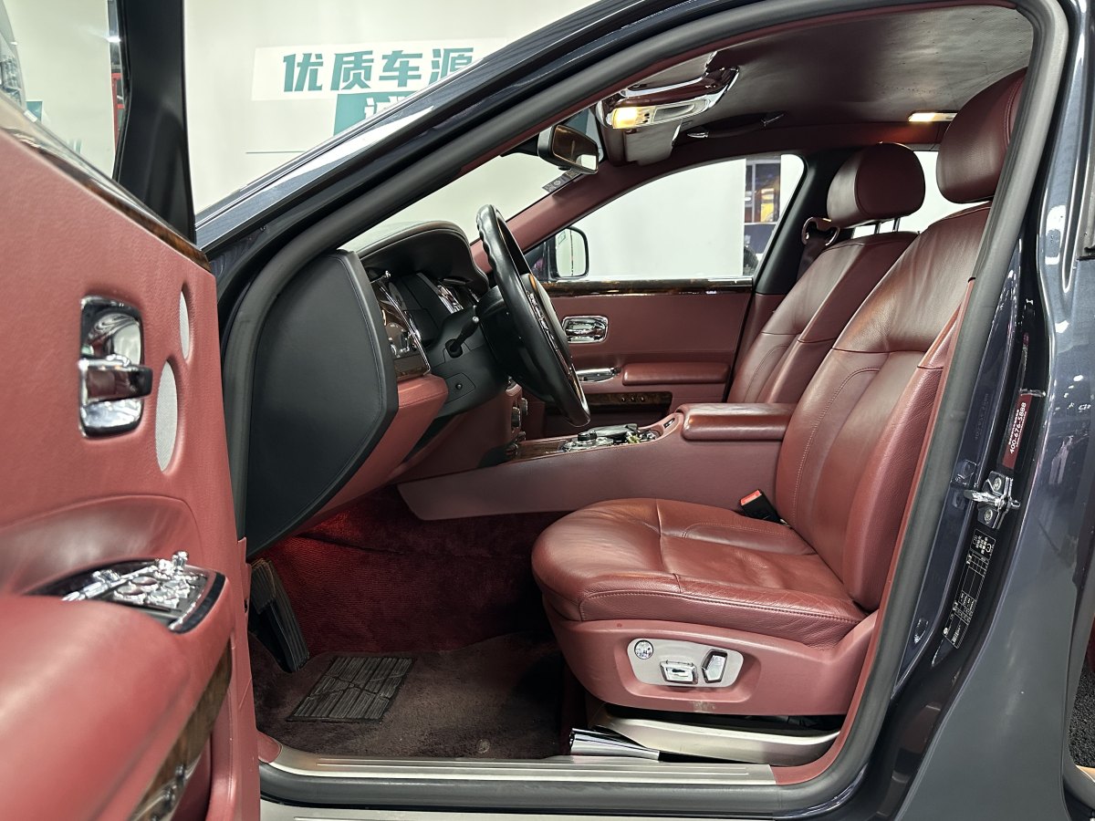 勞斯萊斯 古思特  2010款 6.6T 標(biāo)準(zhǔn)版圖片