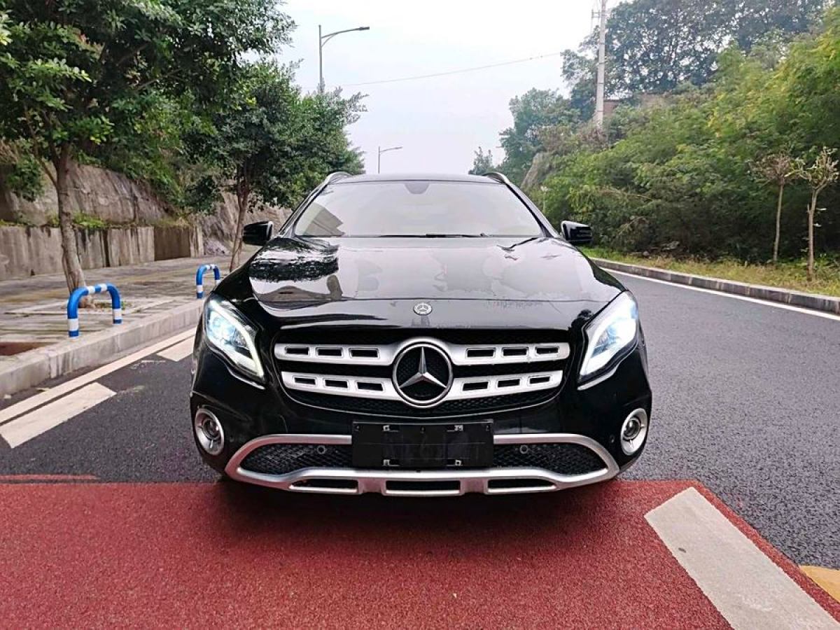 奔馳 奔馳GLA  2017款 GLA 220 4MATIC 時(shí)尚型圖片