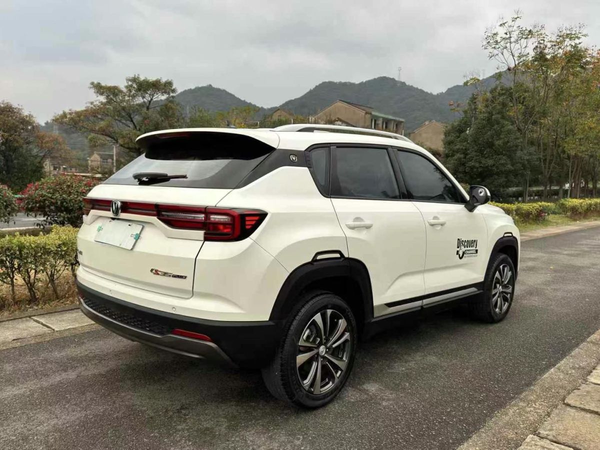 長(zhǎng)安 CS35 PLUS  2021款 改款 榮耀百萬(wàn)版 1.6L 手動(dòng)精英版圖片