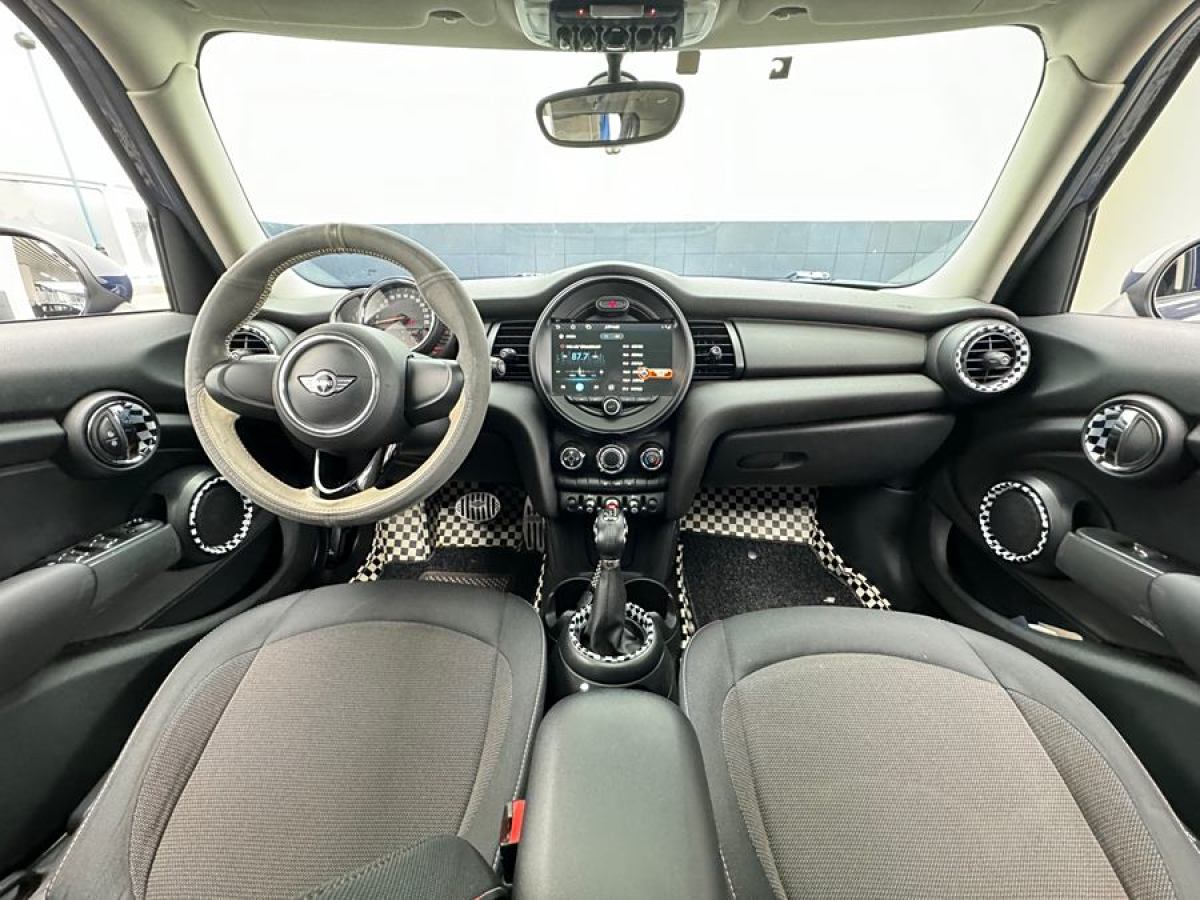 MINI MINI  2015款 1.2T ONE 五門版圖片