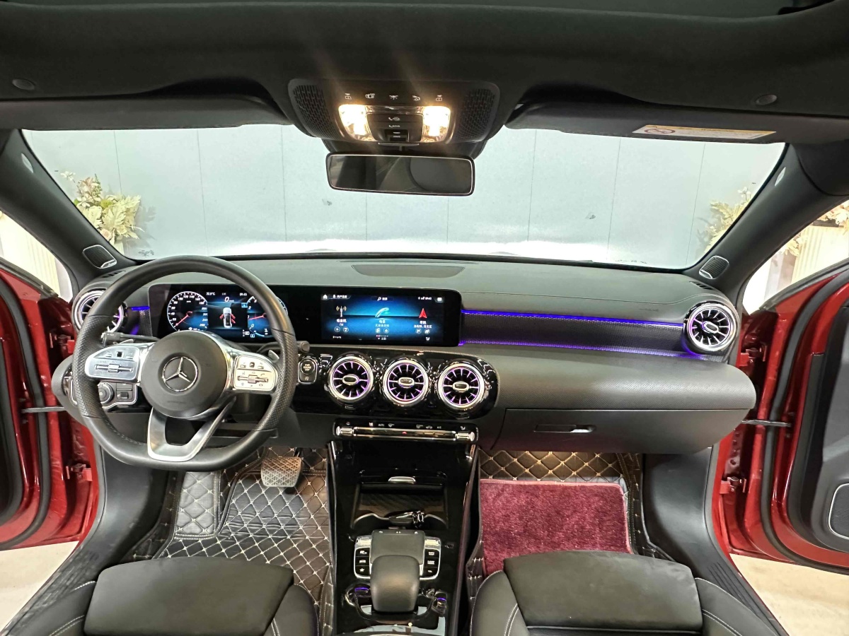 奔馳 奔馳A級(jí)  2020款 改款 A 200 L 運(yùn)動(dòng)轎車動(dòng)感型圖片