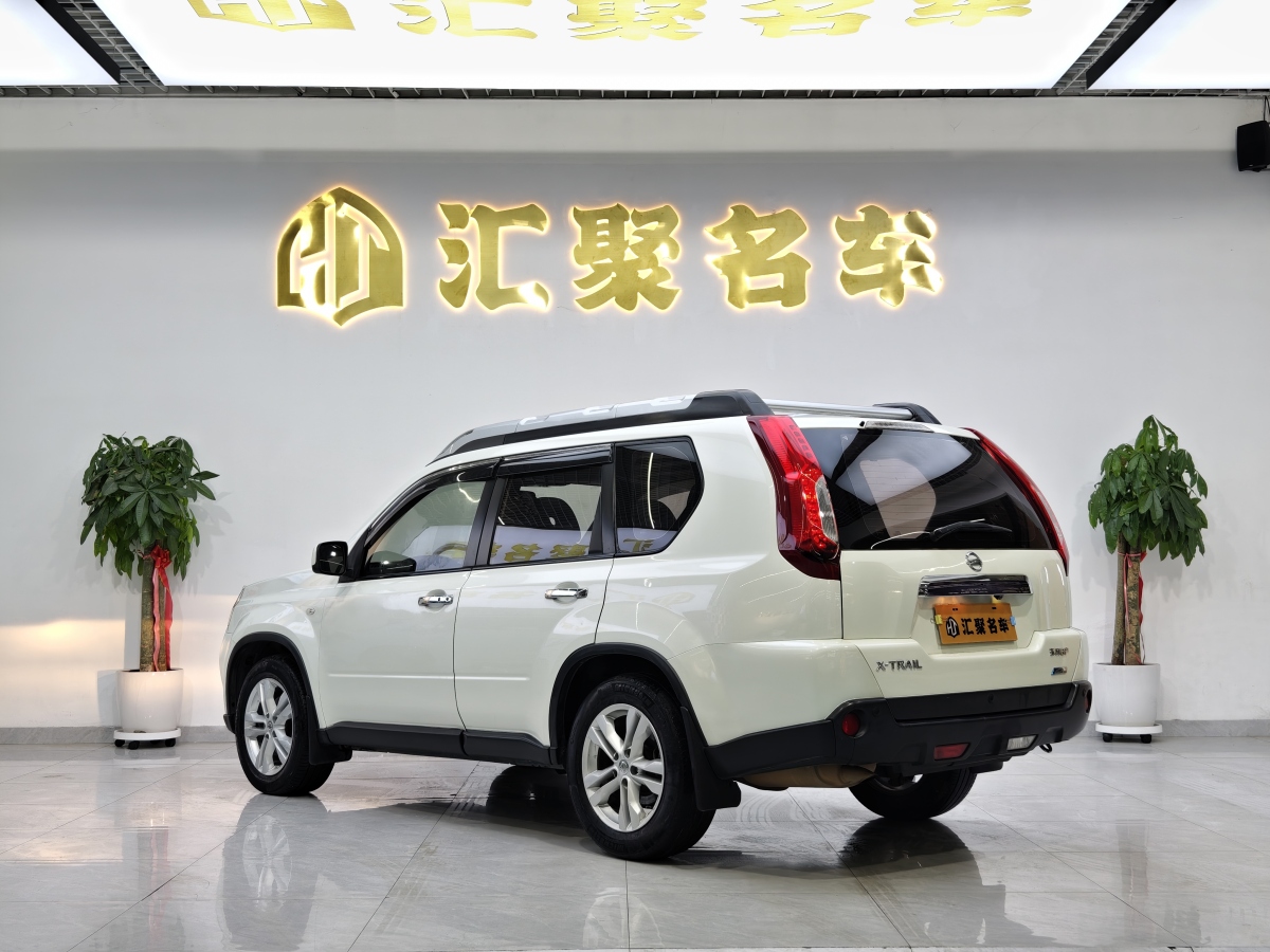 日產(chǎn) 奇駿  2012款 2.5L CVT至尊版 4WD圖片