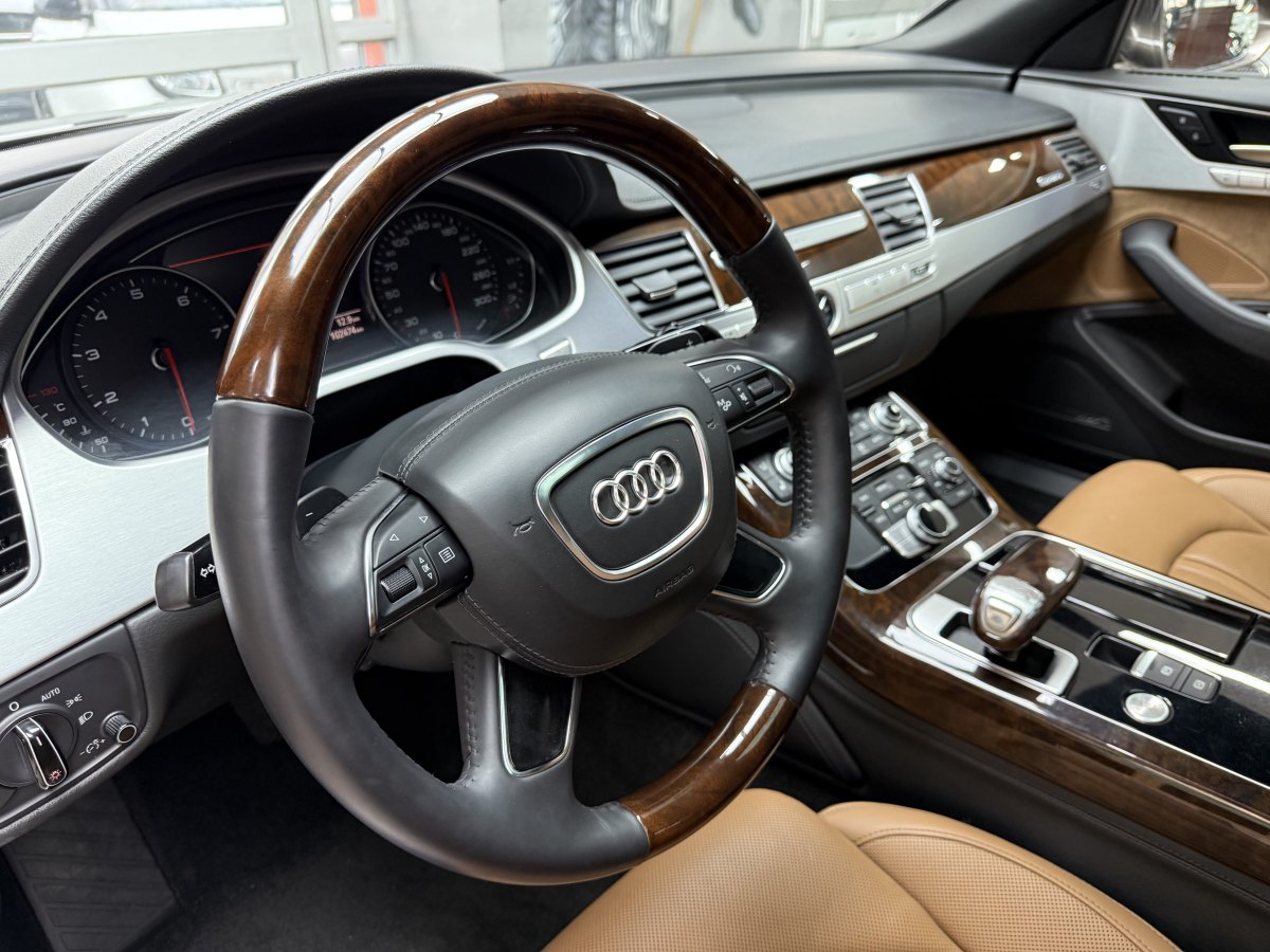 奧迪 奧迪A8  2014款 A8L 45 TFSI quattro豪華型圖片