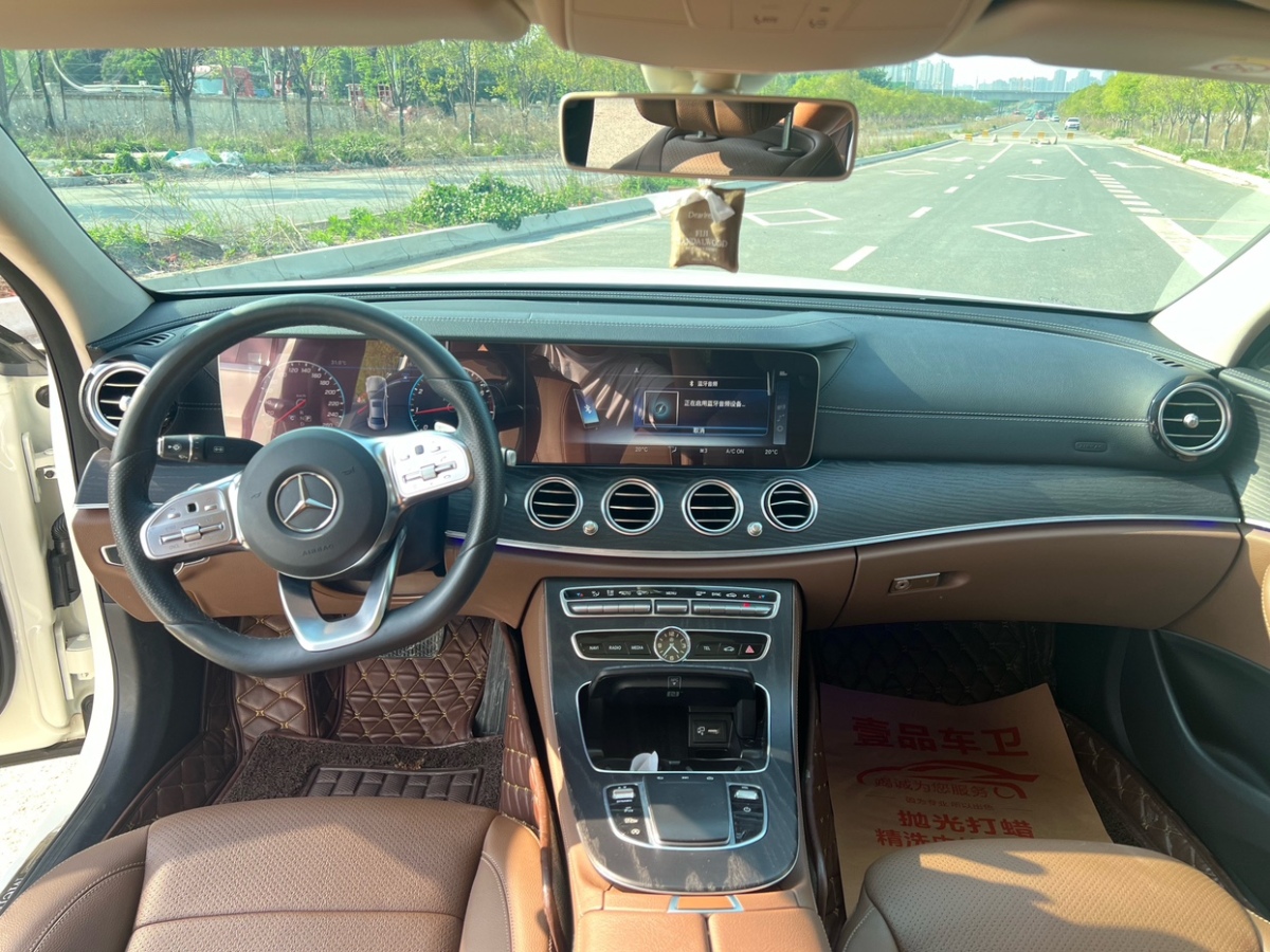 2019年6月奔驰 奔驰E级  2019款 改款 E 300 L 时尚型