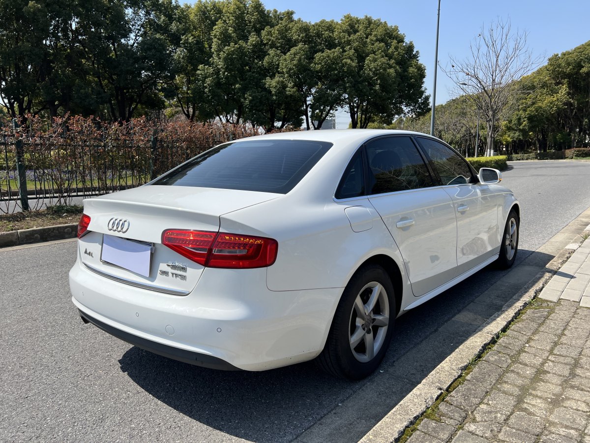 2015年3月奧迪 奧迪A4L  2015款 35 TFSI 自動舒適型