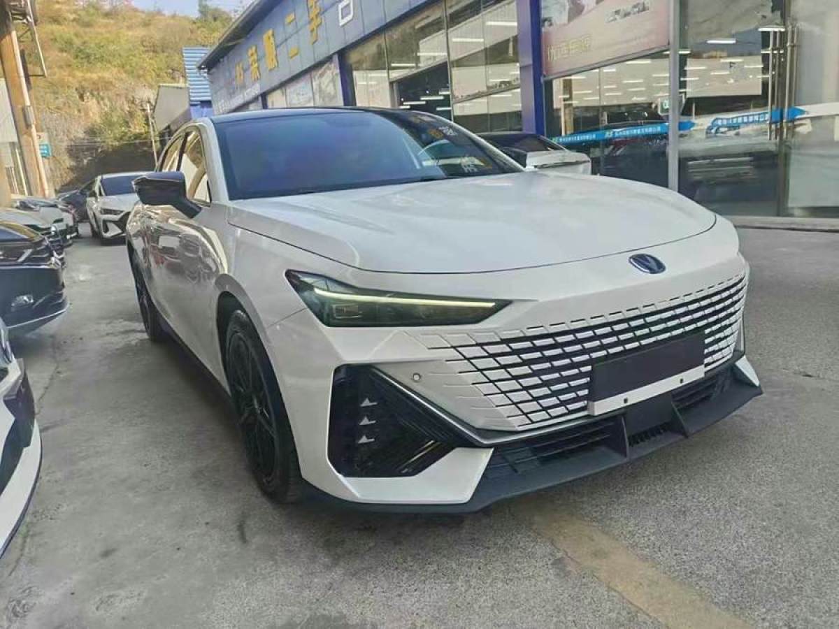 長(zhǎng)安 長(zhǎng)安UNI-V  2022款 1.5T 尊貴型圖片