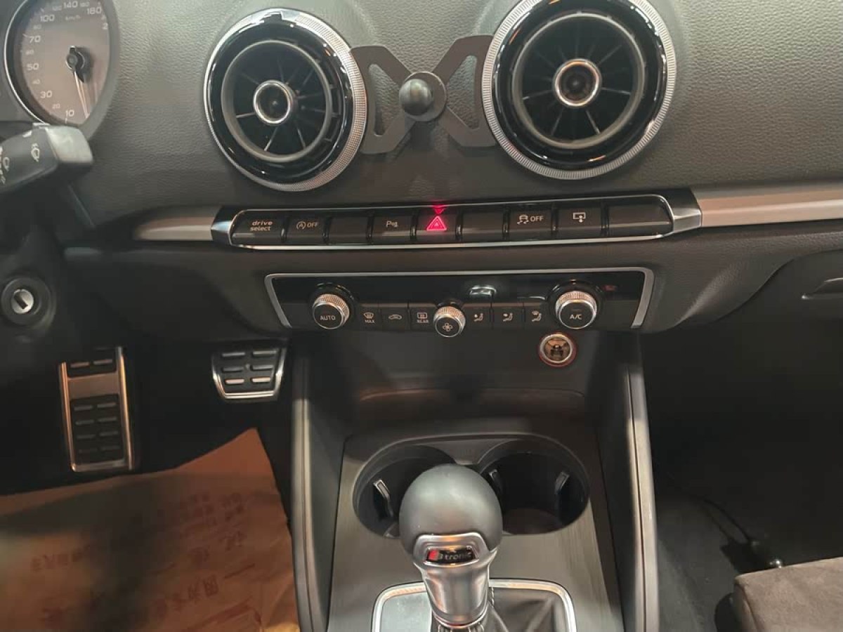 奧迪 奧迪S3  2015款 S3 2.0T Limousine圖片