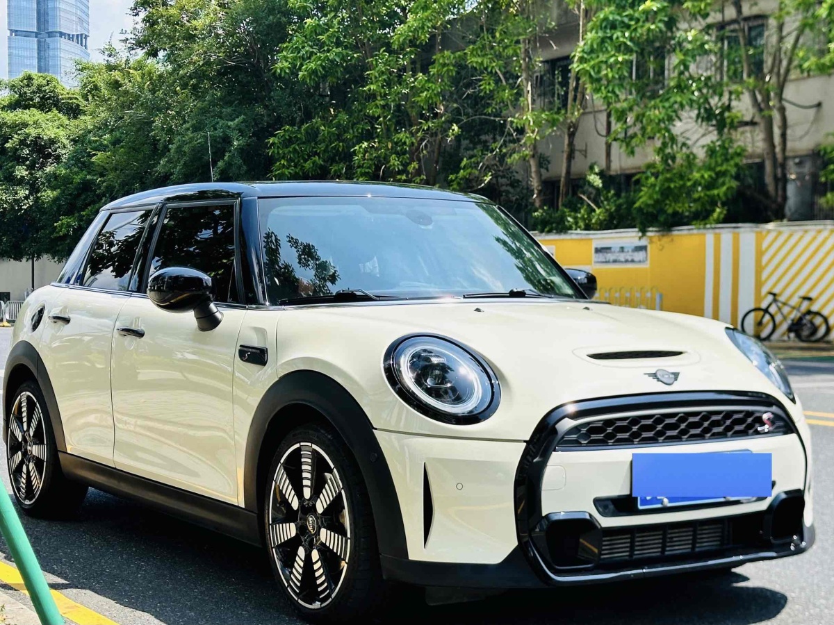 MINI MINI  2023款 2.0T COOPER S 藝術(shù)家 五門版圖片