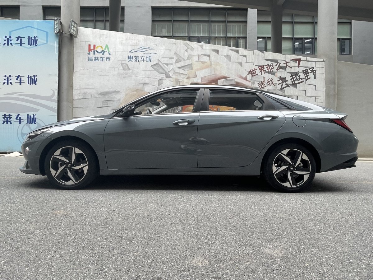 2021年11月現(xiàn)代 伊蘭特  2023款 1.5L CVT LUX尊貴版