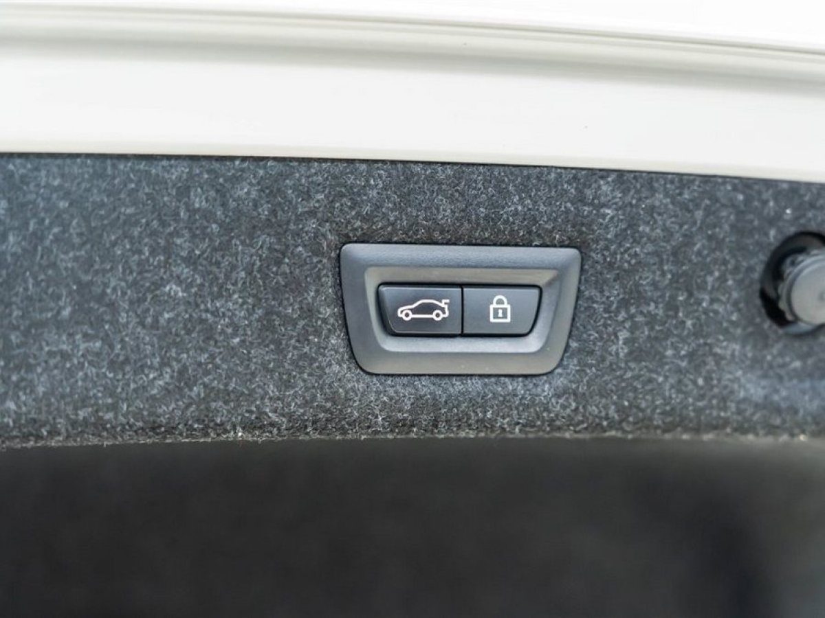 宝马 宝马5系  2022款 改款 530Li xDrive M运动套装图片