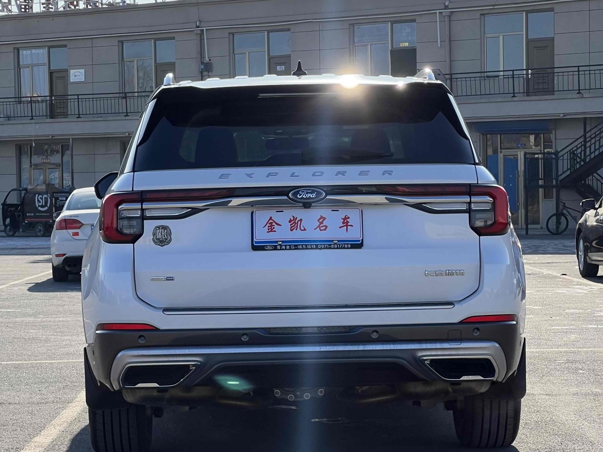 福特 探險(xiǎn)者  2023款 EcoBoost 285 四驅(qū)鈦金版 7座圖片