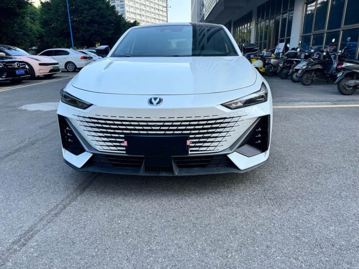 長(zhǎng)安 長(zhǎng)安UNI-V  2022款 1.5T 尊貴型圖片