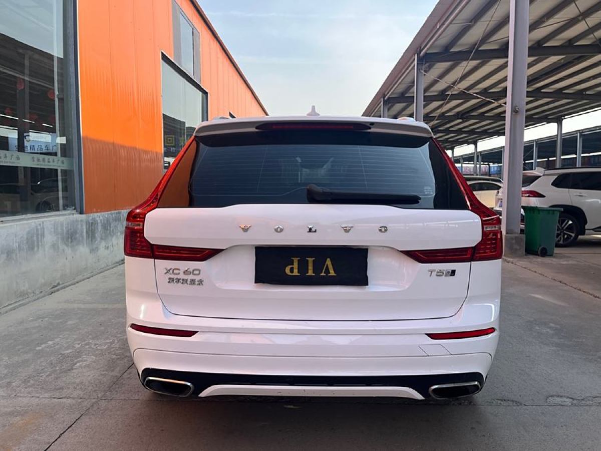 沃爾沃 XC60  2019款 T5 四驅(qū)智遠(yuǎn)運(yùn)動(dòng)版 國(guó)VI圖片