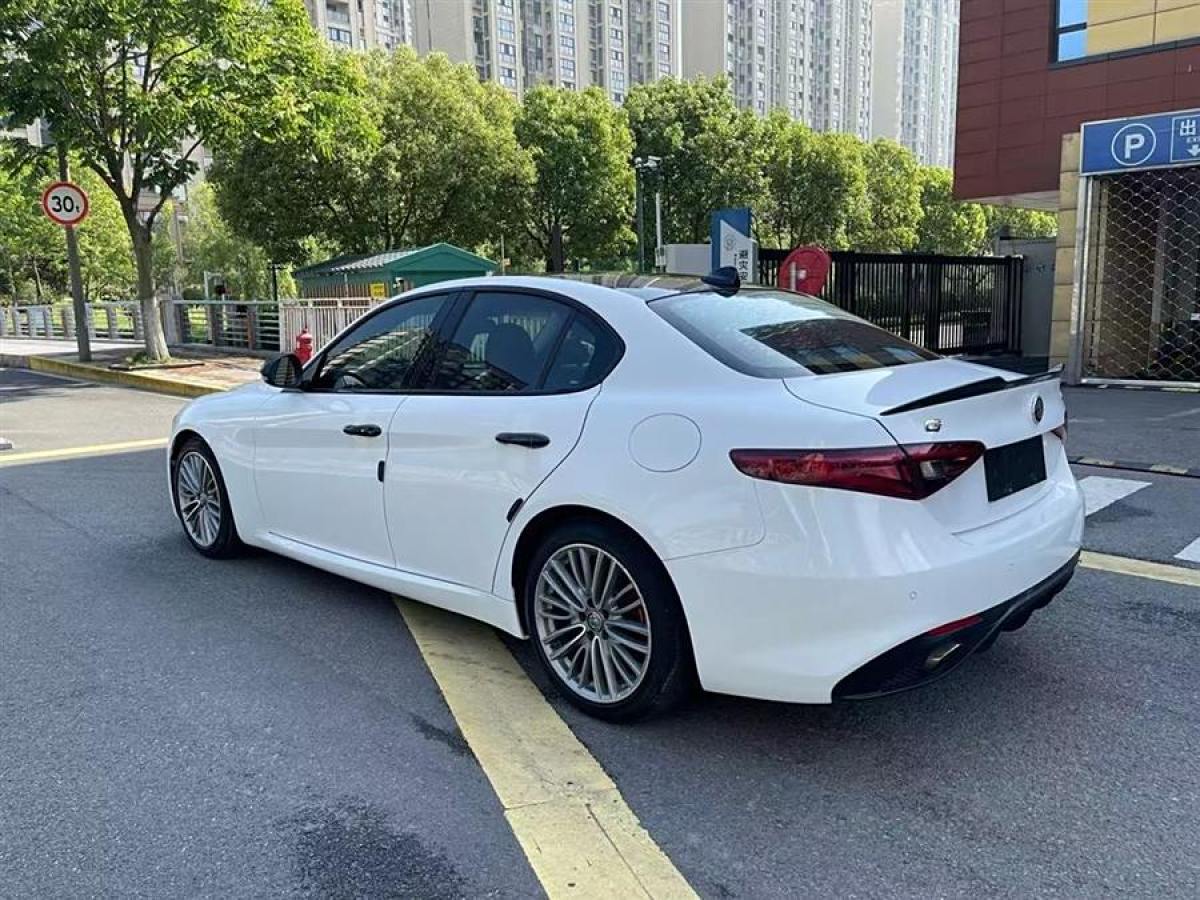 阿爾法·羅密歐 Giulia  2017款 2.0T 280HP 豪華運動版圖片