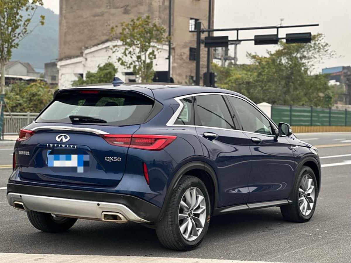 英菲尼迪 QX50  2020款 改款 2.0T 兩驅(qū)時(shí)尚版圖片