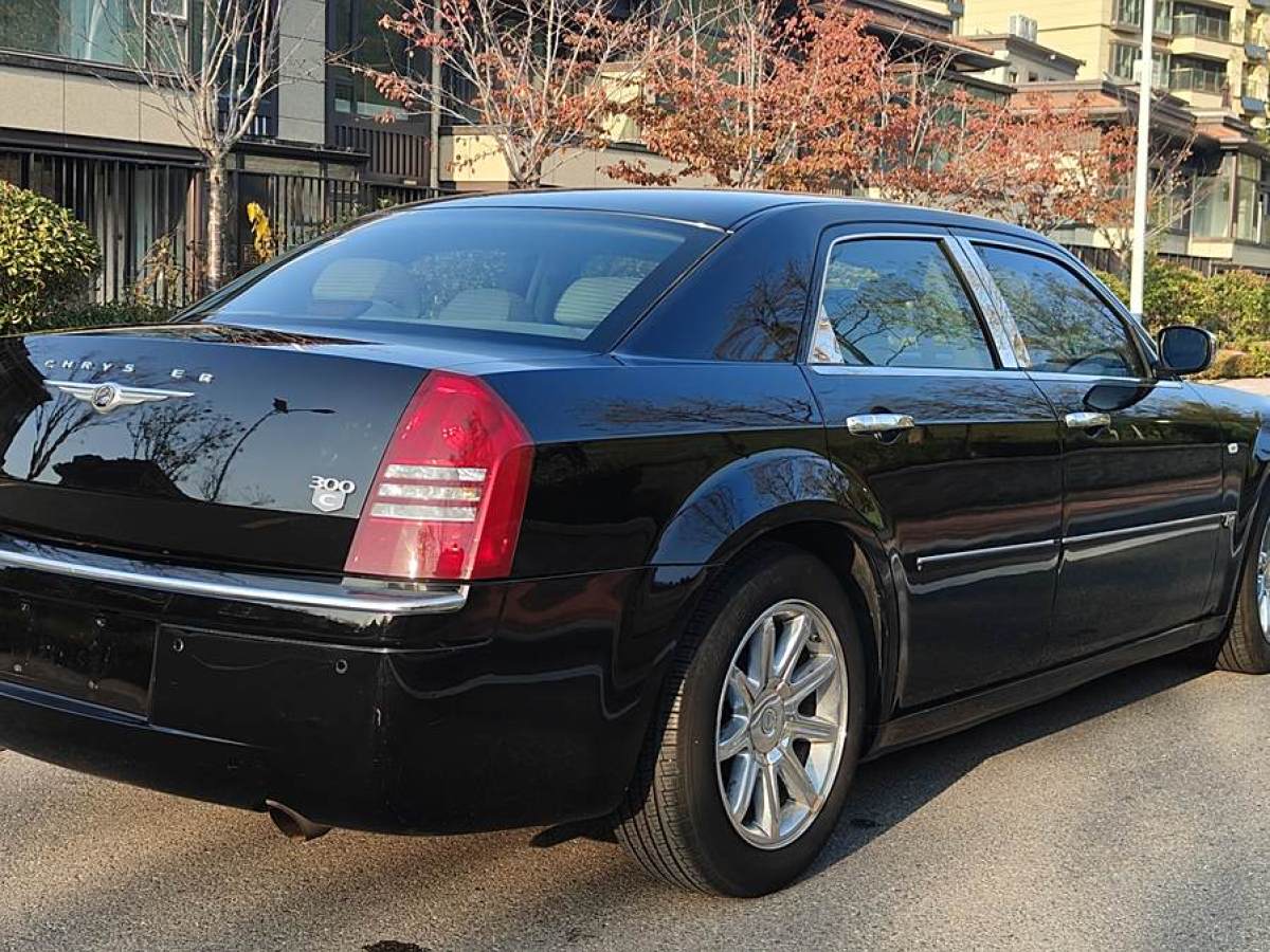 克萊斯勒 300C  2006款 3.5L 豪華領(lǐng)航版圖片