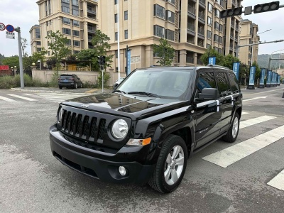 2014年11月 Jeep 自由客(進(jìn)口) 2.4L 豪華導(dǎo)航版圖片
