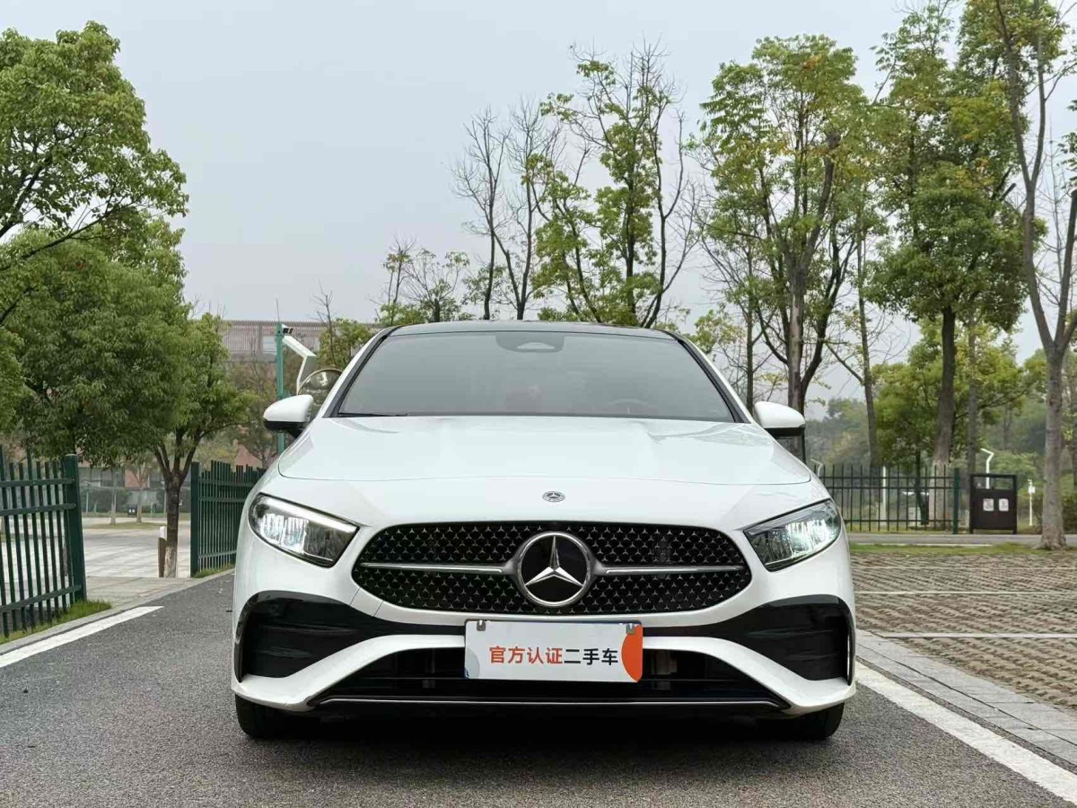 奔馳 奔馳A級  2023款 A 200 L 時(shí)尚型圖片