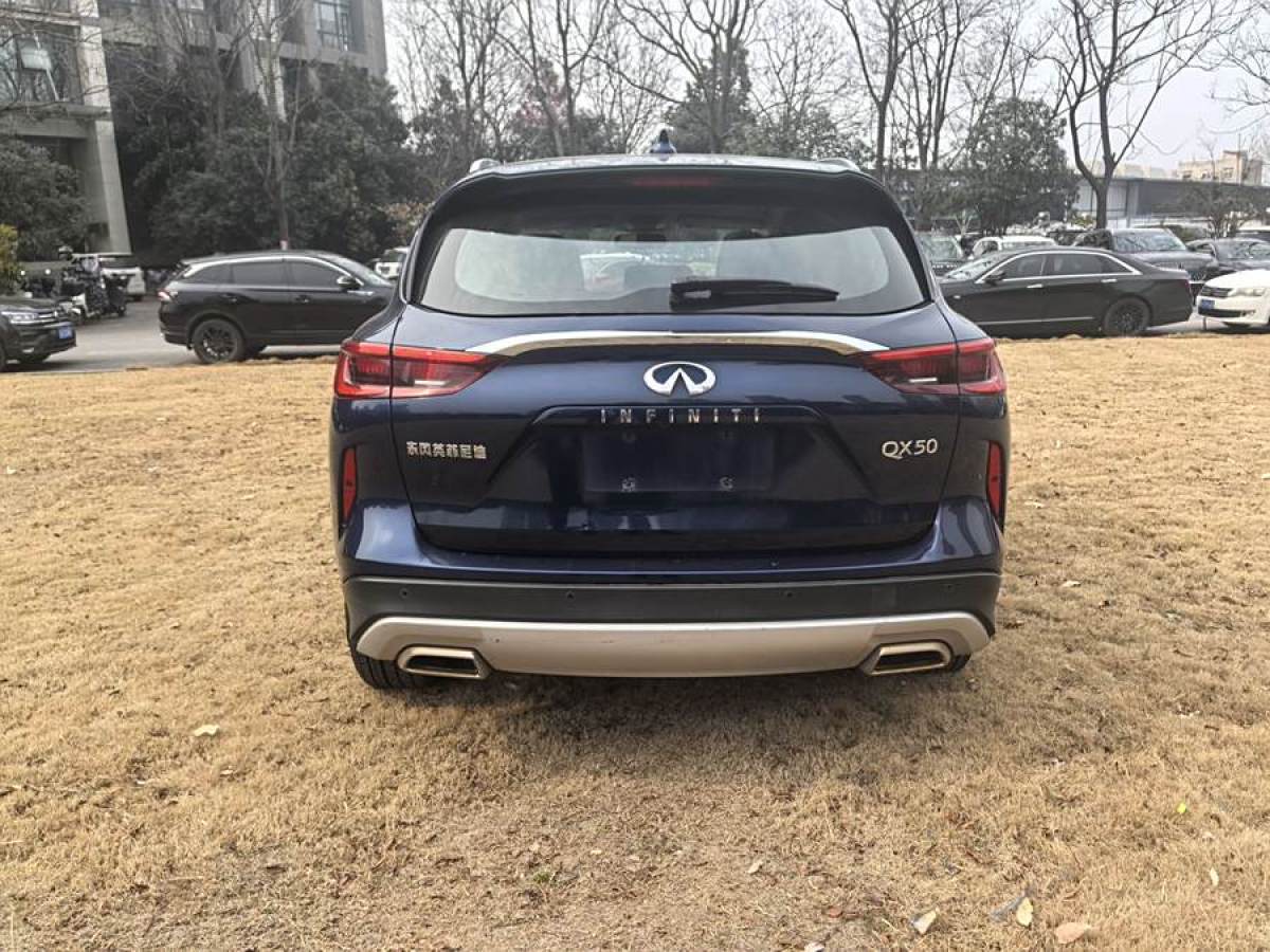 英菲尼迪 QX50  2020款 改款 2.0T 兩驅(qū)時(shí)尚版圖片