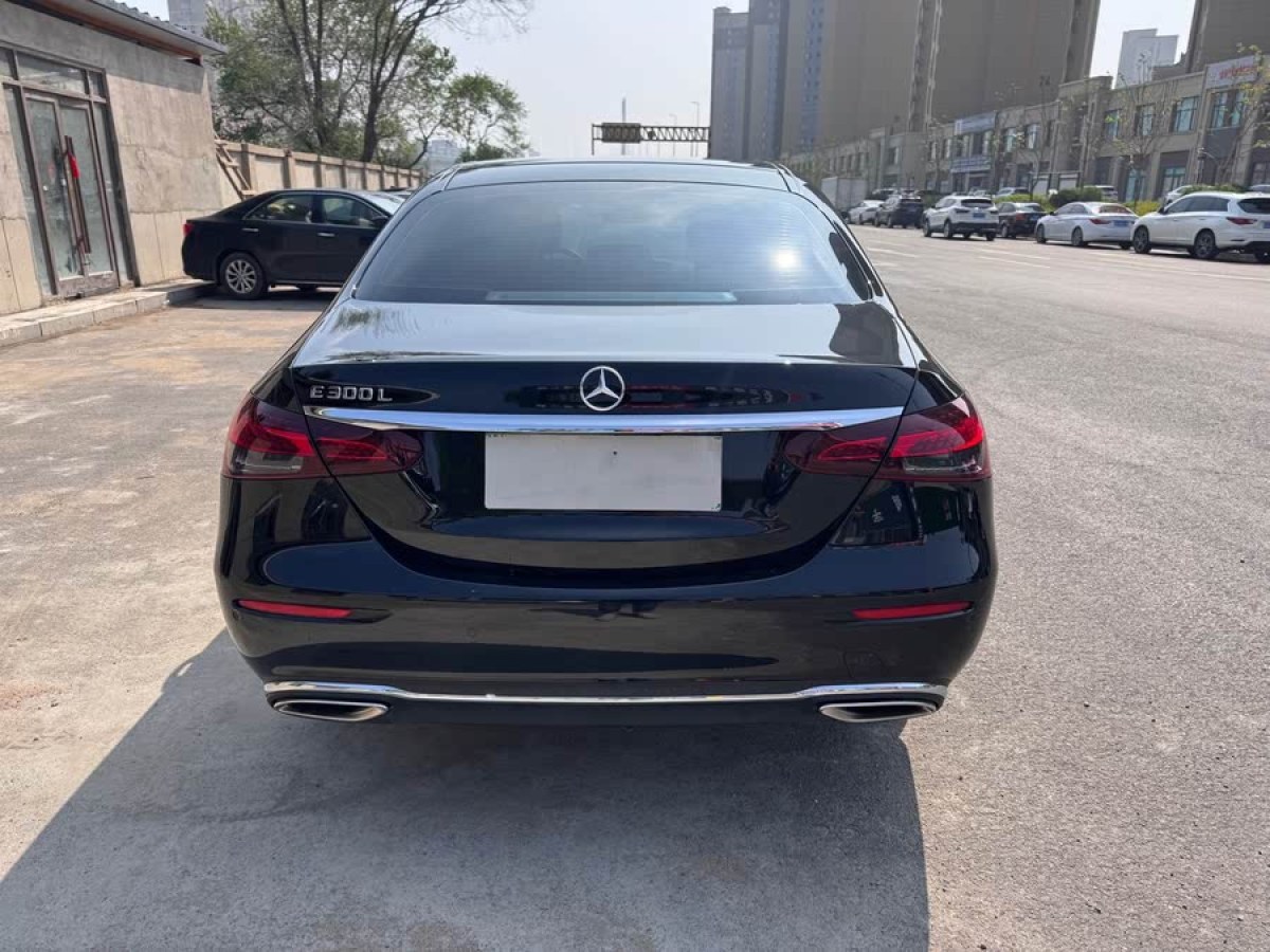 奔馳 奔馳E級  2023款 改款 E 300 L 時尚型圖片