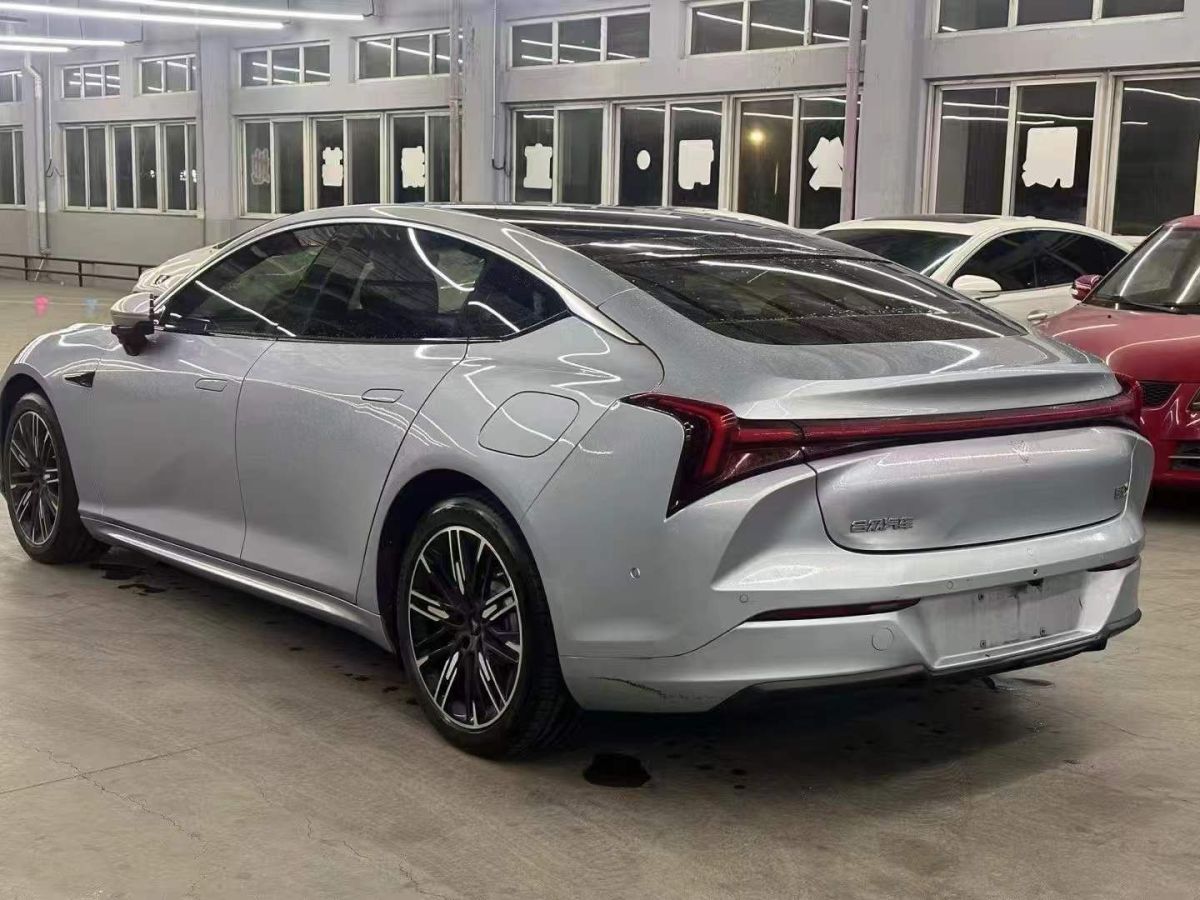 哪吒 哪吒S  2023款 純電 520km 后驅(qū)版圖片
