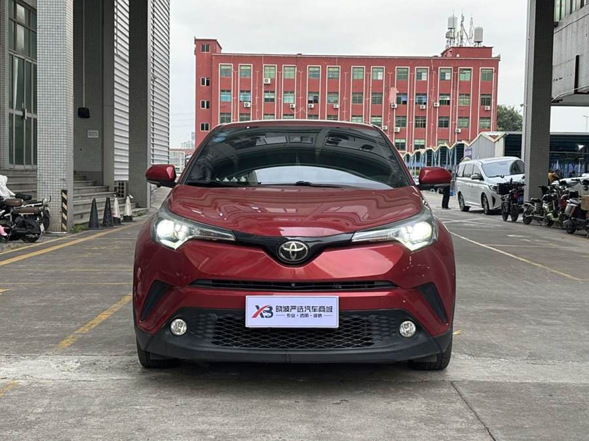 豐田 C-HR  2018款 2.0L 領(lǐng)先天窗版 國V圖片