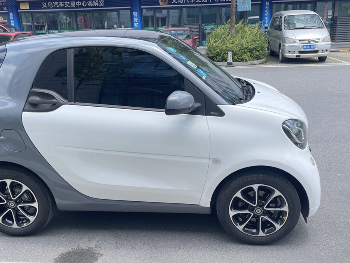 smart fortwo  2017款 1.0L 52千瓦硬頂摯愛特別版圖片