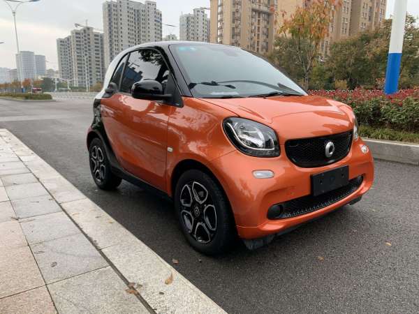 smart fortwo  2018款 0.9T 66千瓦硬顶先锋版