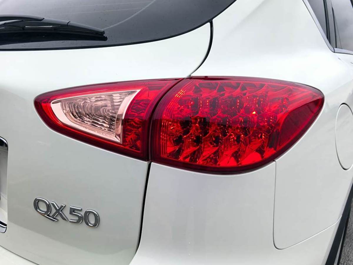 英菲尼迪 QX50  2013款 2.5L 兩驅(qū)優(yōu)雅版圖片