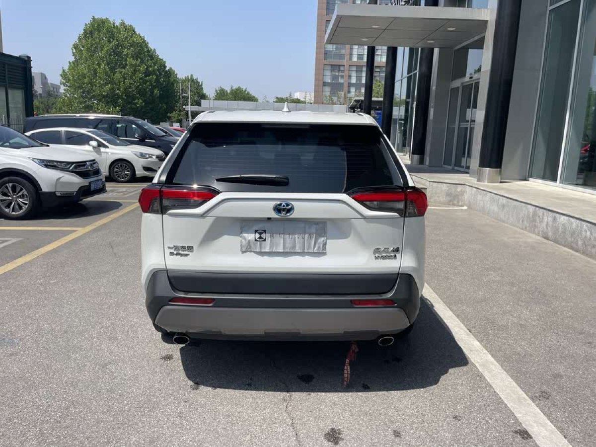 豐田 RAV4榮放  2023款 雙擎 2.5L E-CVT四驅(qū)精英Plus版圖片