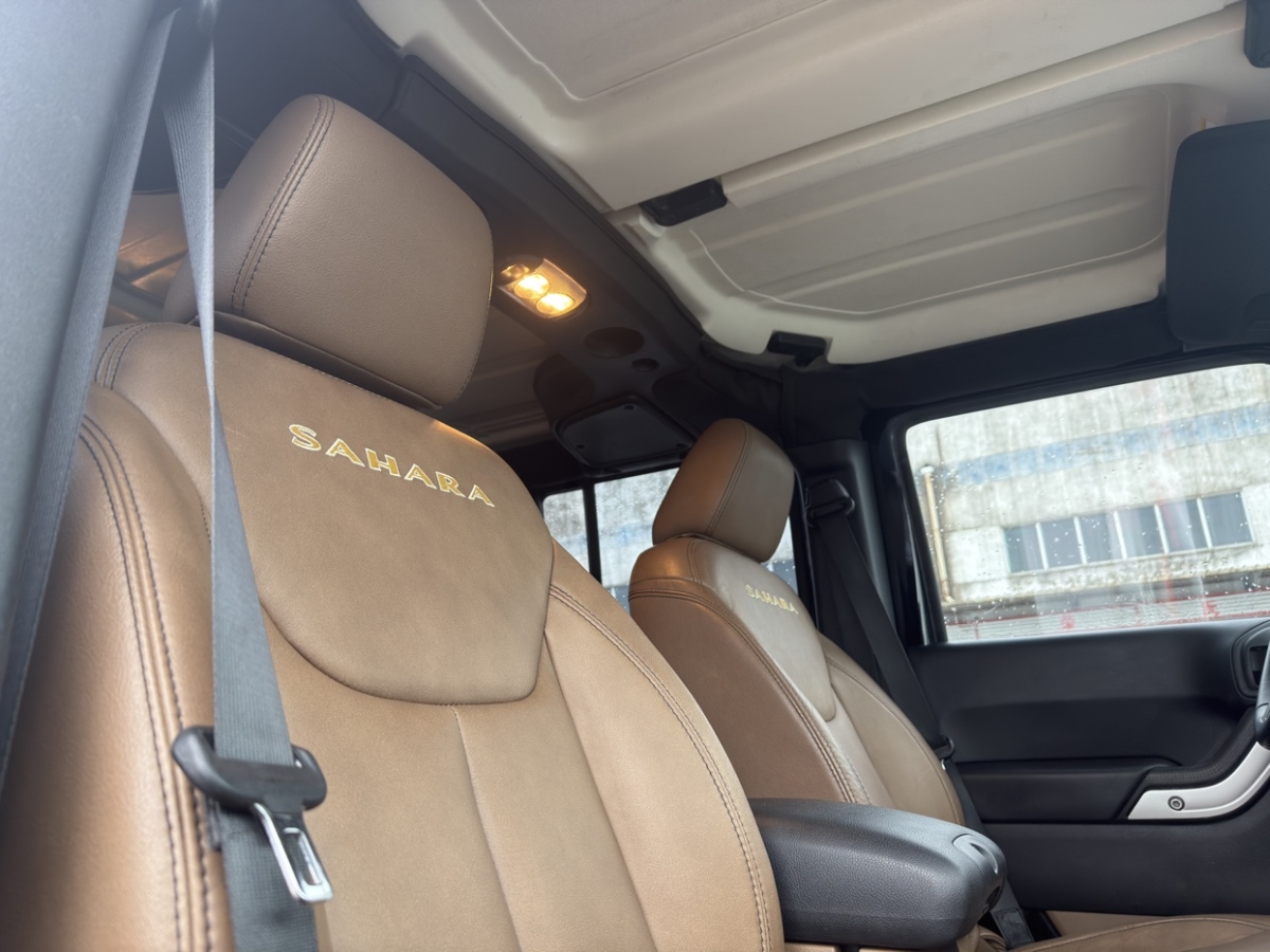 Jeep 牧馬人  2015款 3.0L Sahara 四門版圖片