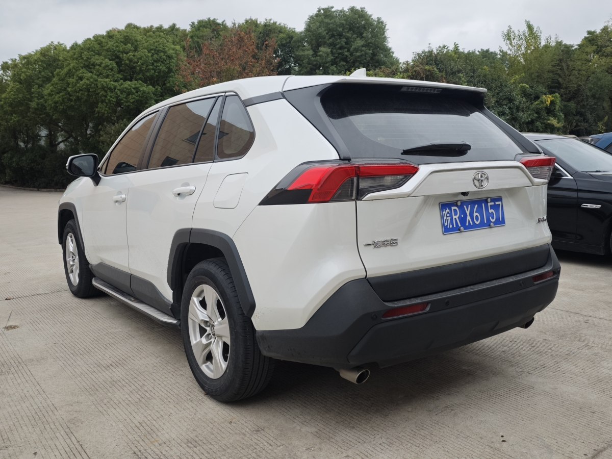 豐田 RAV4  2018款 榮放 2.0L CVT兩驅(qū)都市版圖片