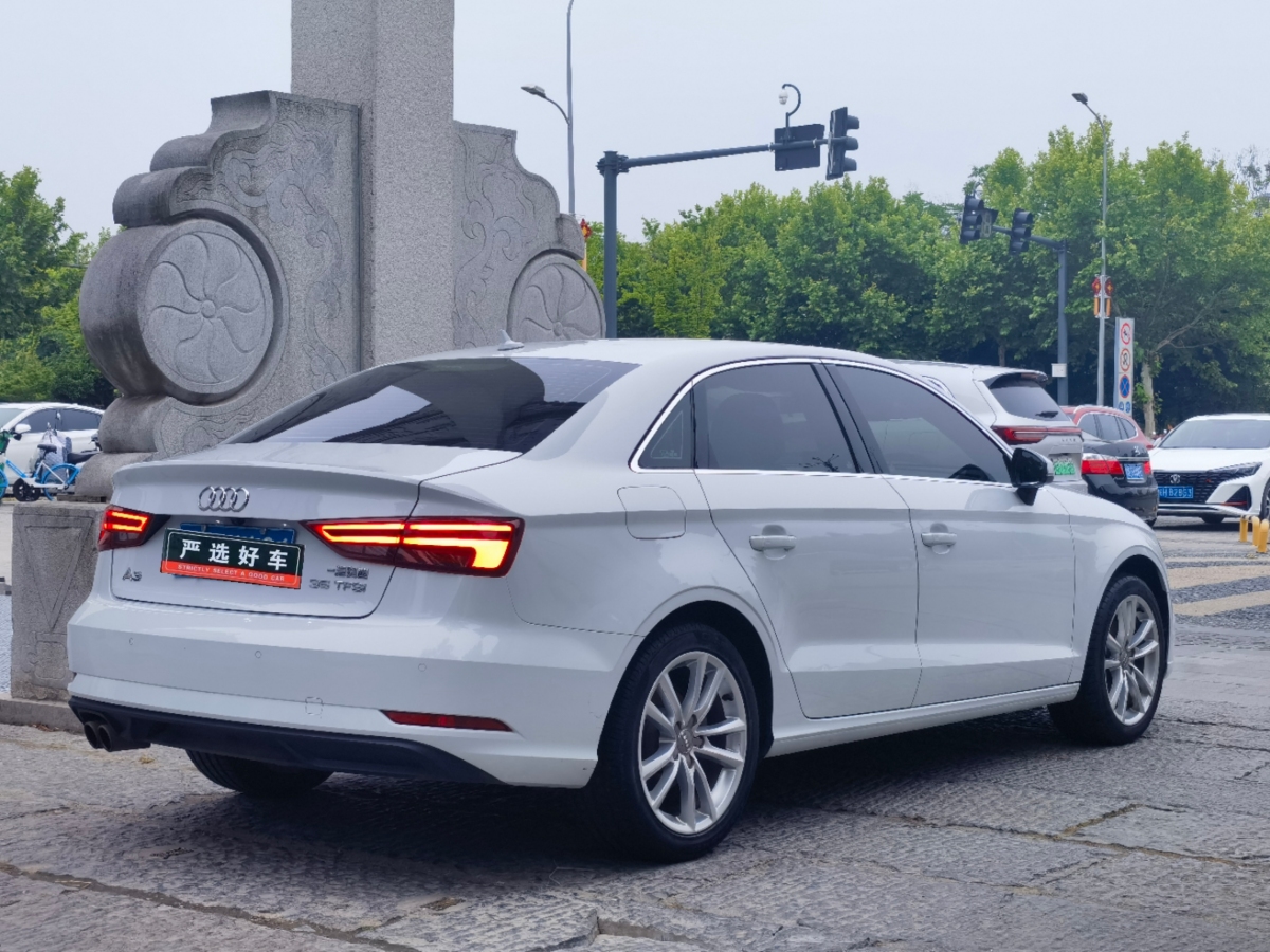 奧迪 奧迪A3  2018款 30周年年型 Limousine 35 TFSI 進取型圖片