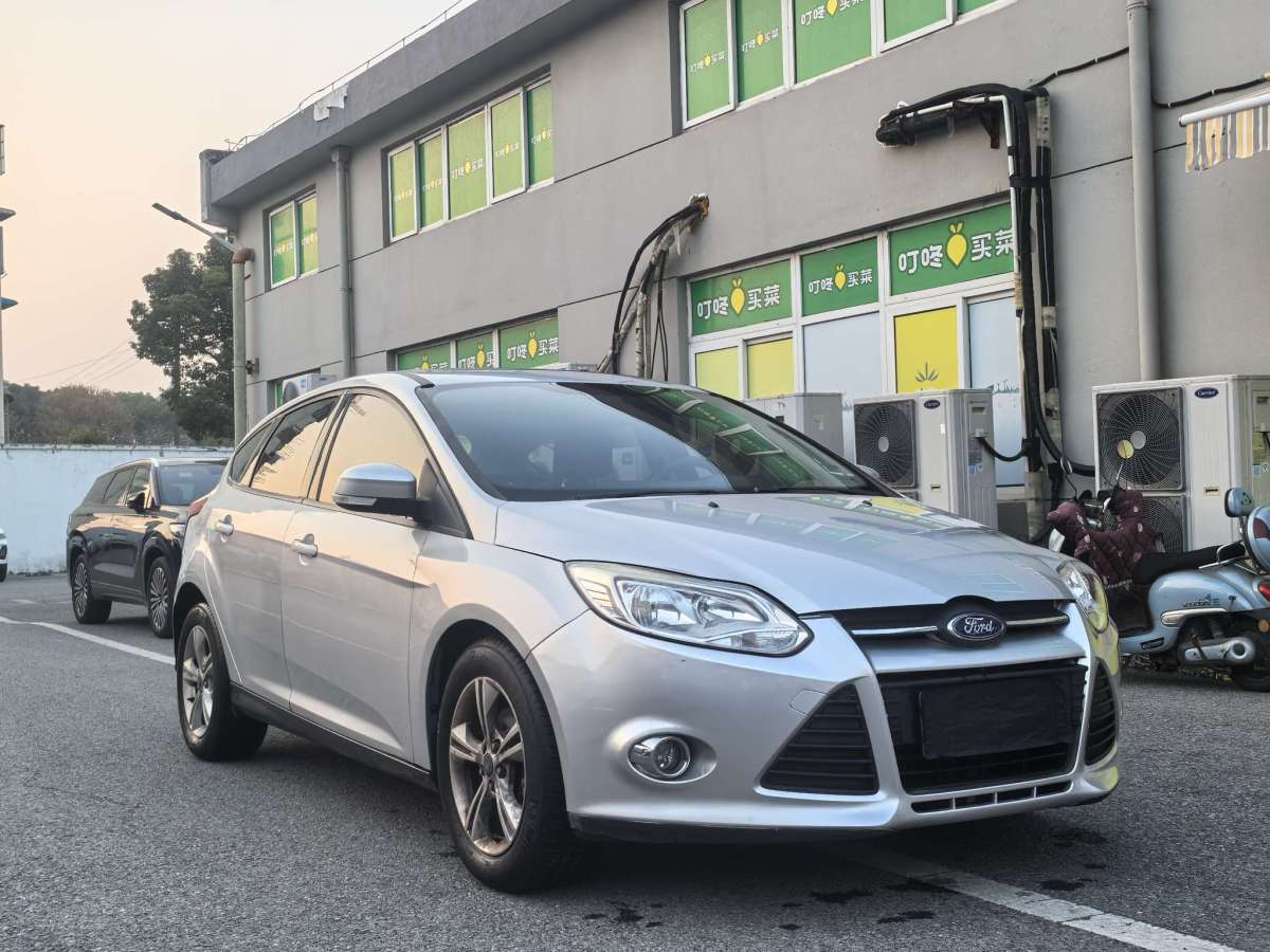 福特 ?？怂? 2012款 兩廂 1.6L 自動舒適型圖片