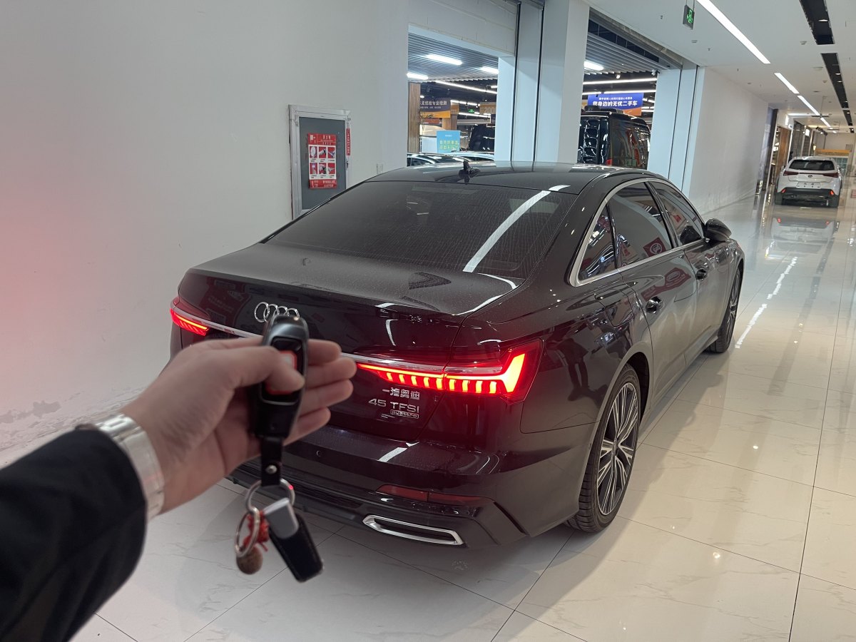 奧迪 奧迪A6L  2022款 45 TFSI quattro 臻選動感型圖片