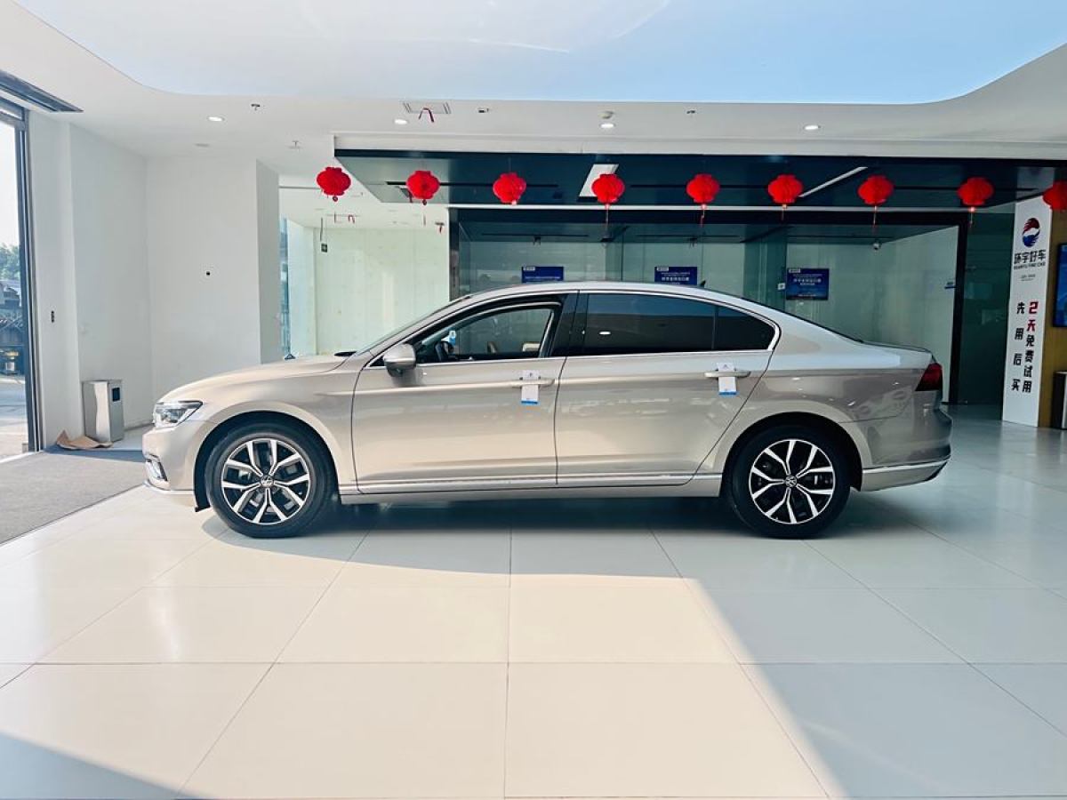 大眾 邁騰  2020款 330TSI DSG 領(lǐng)先型圖片