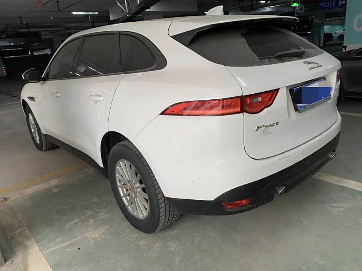 捷豹 F-PACE  2018款 2.0T 兩驅(qū)都市尊享版圖片