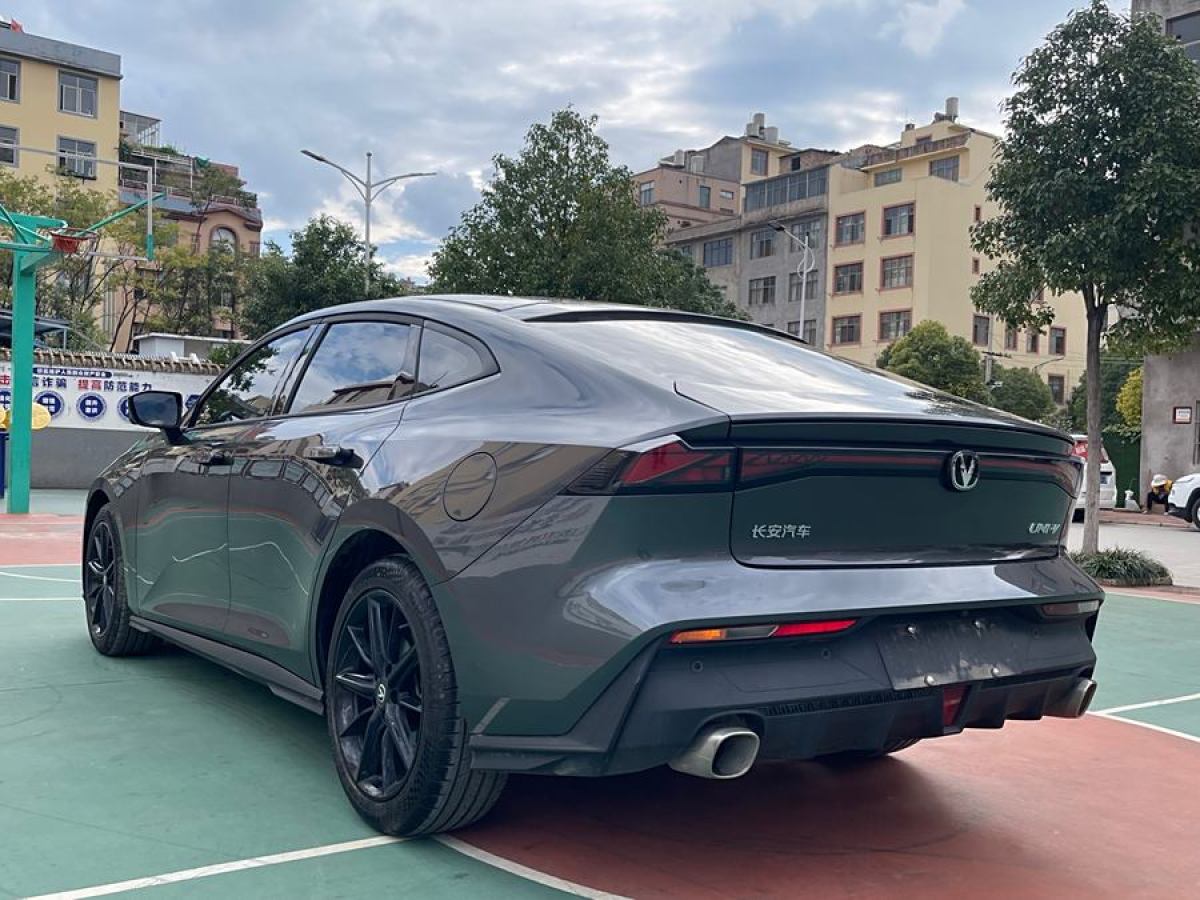 長(zhǎng)安 長(zhǎng)安UNI-V  2023款 1.5T 尊享型圖片