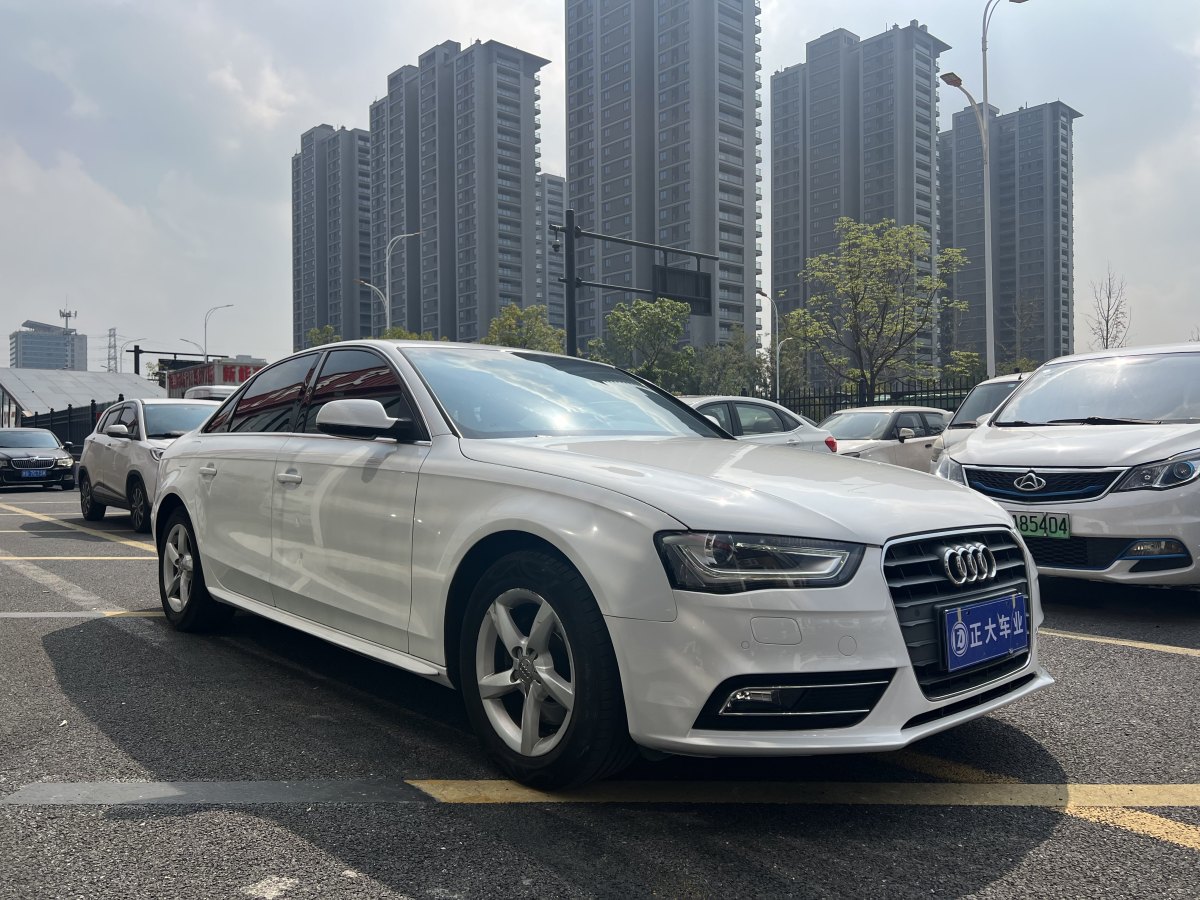 奧迪 奧迪A4L  2015款 35 TFSI 自動標(biāo)準(zhǔn)型圖片