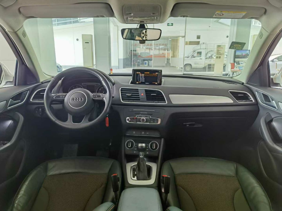 奧迪 奧迪Q3  2018款 30 TFSI 時(shí)尚型典藏版圖片