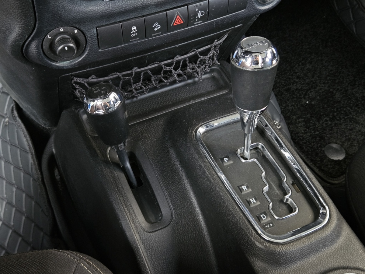 Jeep 牧馬人  2015款 2.8TD Sahara 四門版圖片