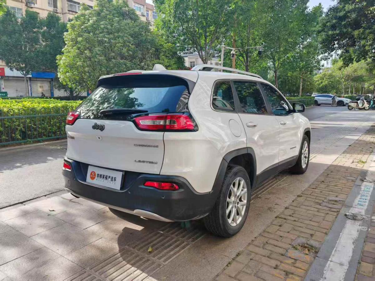 Jeep 自由光  2017款 2.0L 優(yōu)越版圖片