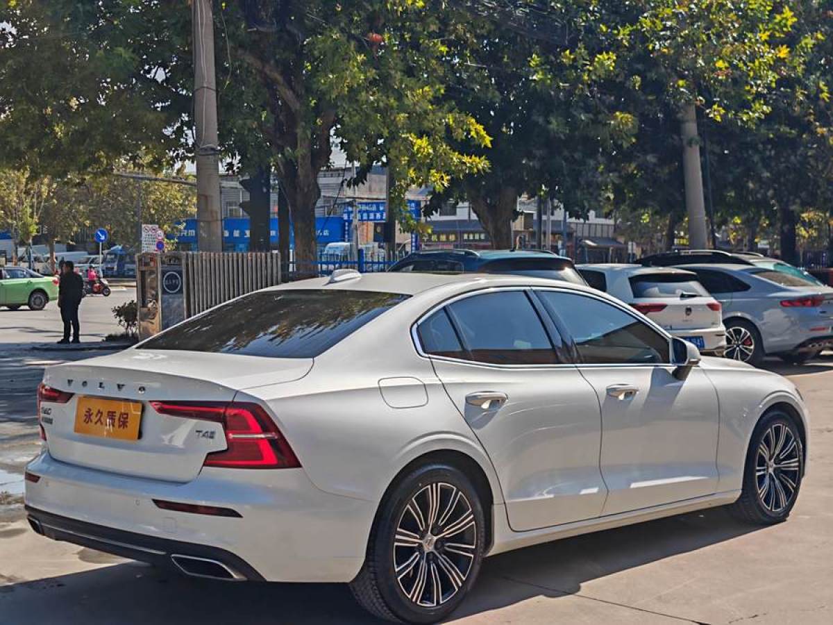 2020年8月沃爾沃 S60L  2020款 T4 智遠(yuǎn)豪華版