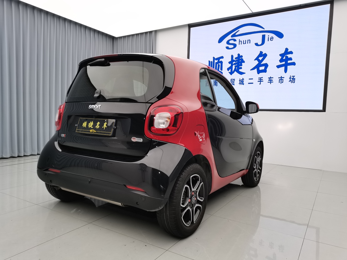 2019年8月smart fortwo  2019款 0.9T 66千瓦硬頂風(fēng)擎版 國(guó)VI