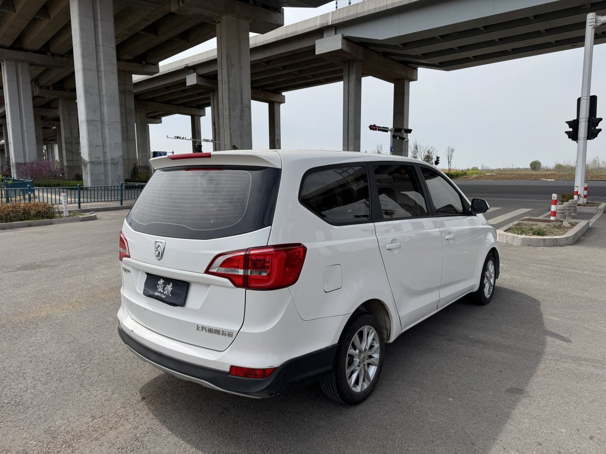 寶駿 730  2016款 改款 1.5L 手動(dòng)標(biāo)準(zhǔn)型 7座圖片
