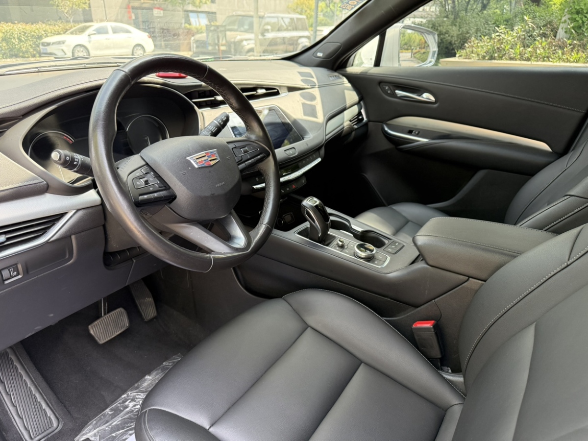 凱迪拉克 XT4  2018款 28T 兩驅(qū)領(lǐng)先型圖片