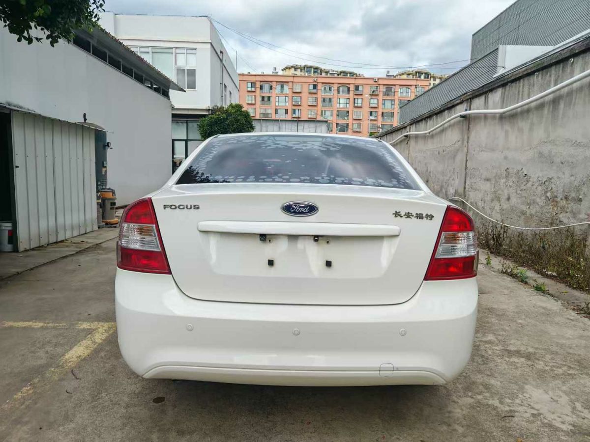 福特 福克斯  2013款 2.0T ST 標(biāo)準(zhǔn)版圖片