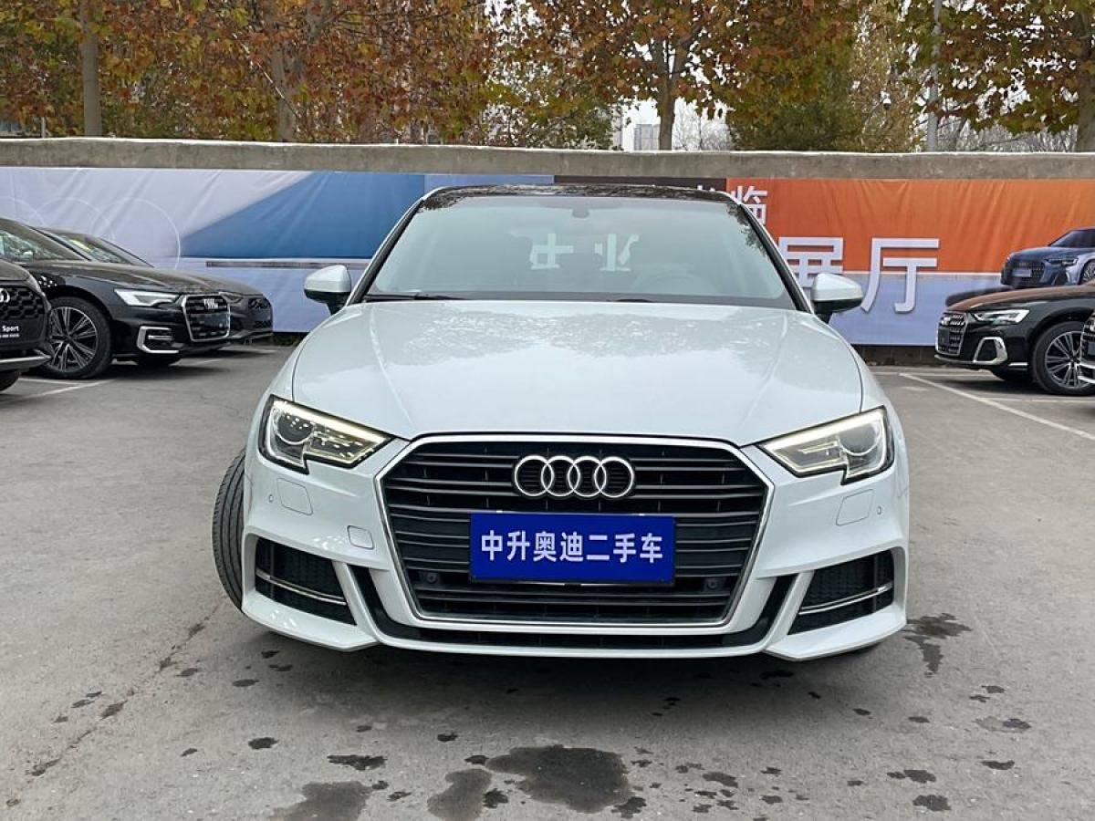 奧迪 奧迪A3  2018款 30周年年型 Sportback 35 TFSI 時(shí)尚型圖片