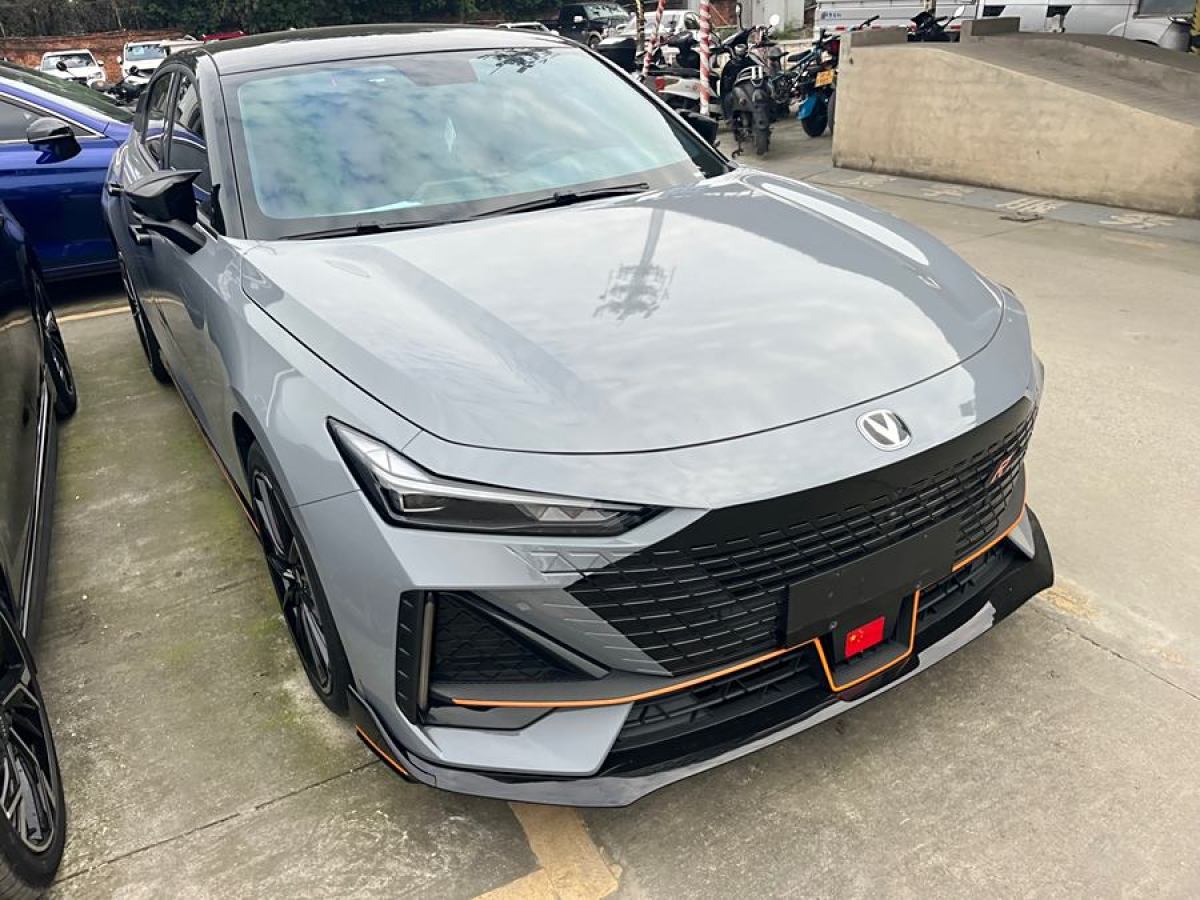 長(zhǎng)安 長(zhǎng)安UNI-V  2023款 1.5T 尊享型圖片