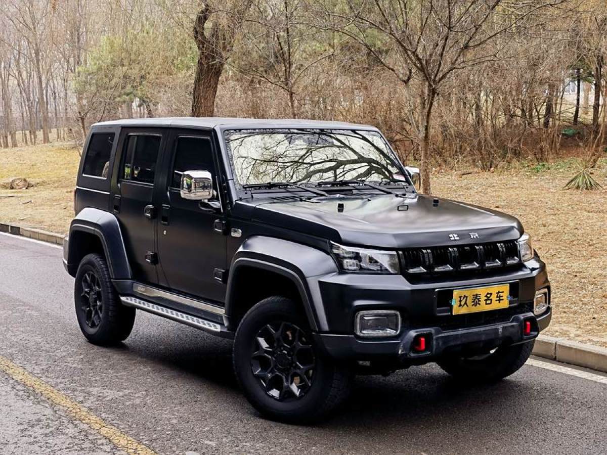 北京 BJ40  2023款 2.0D 自動(dòng)四驅(qū)刀鋒英雄版?zhèn)b客型（前后電控鎖）圖片